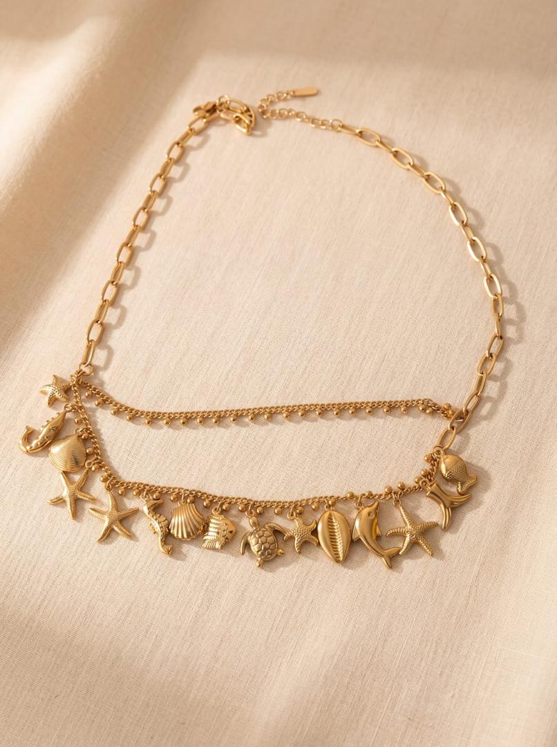 Collier Multi-Charms Marins et Double Chaîne Dorée